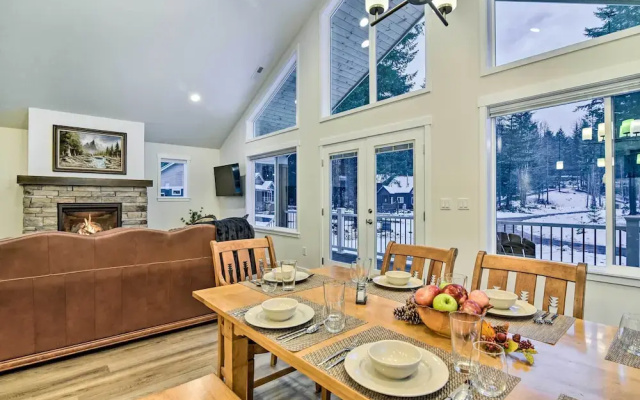 Family-friendly Packwood Retreat w/ Deck!