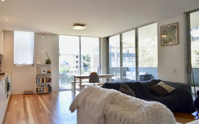 Bright and Open 2 Bedroom Bondi Flat