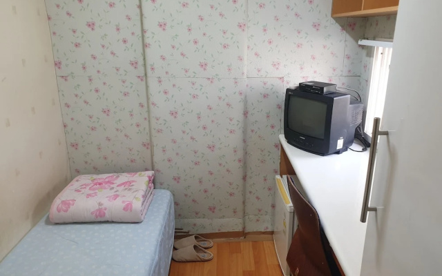 cozy livingtel(female only)