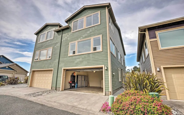 Gold Beach Townhome With Ocean Views & Sunroom!