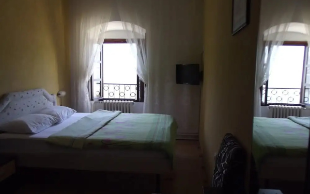 Apartment and Rooms Antun