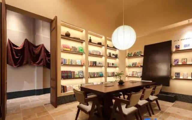 Atour Hotel Wenzhou South Station Yintai Department jianye Store