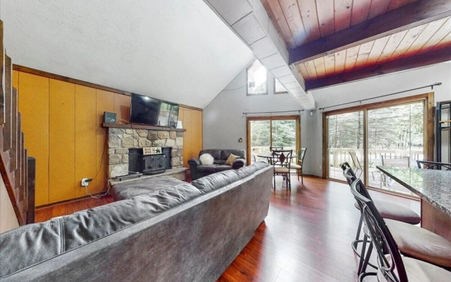 NEW Poconos Retreat near Snow Sports