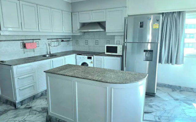 Large Apartment 401 jhr