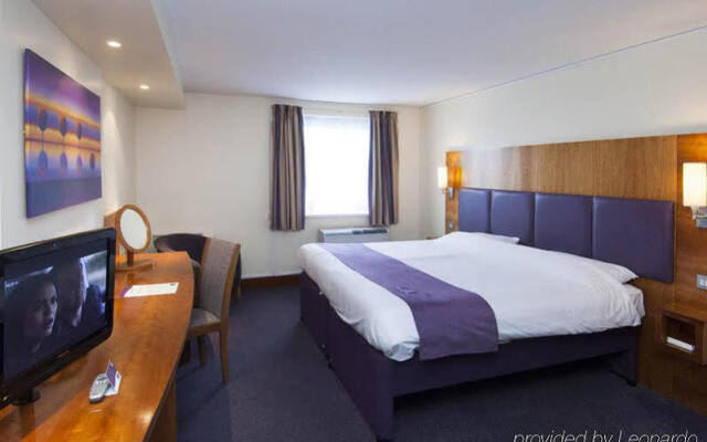 Premier Inn Leeds City West 2