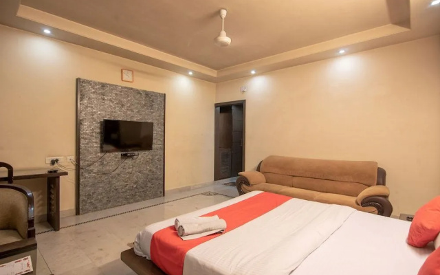 OYO 2428 Hotel Ashish