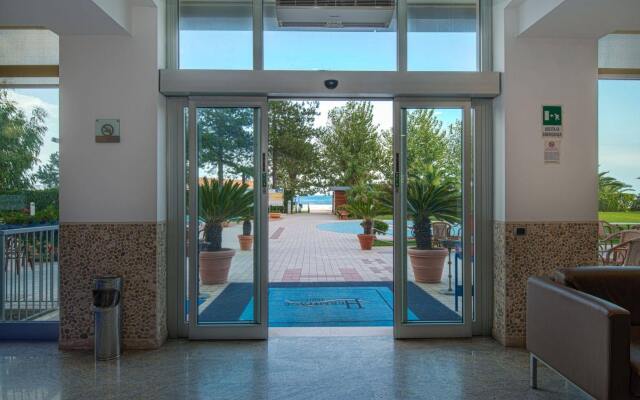 Отель Hermitage Club And Spa Сильви вид на фасад