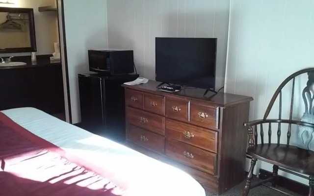 Holiday House Motel