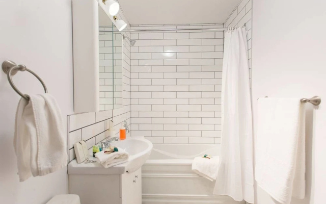 Charming Montreal 3 bdr Apartment Next to Subway