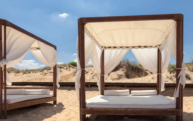 Amfora Beach Hotel