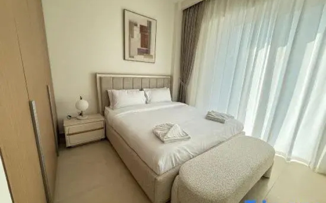 Luxury 1BR | Creek Beach | Pool & Beach
