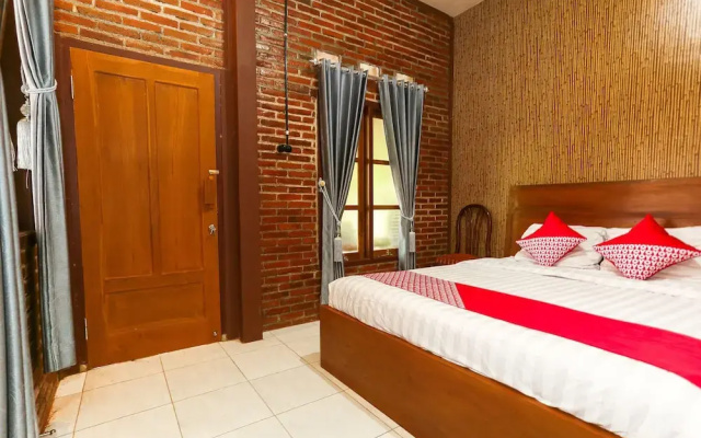 Kampoeng Osing Syariah Guesthouse by OYO Rooms
