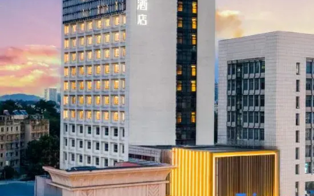 Ji Hotel (Guiyang Baiyun Middle Road Metro Station)