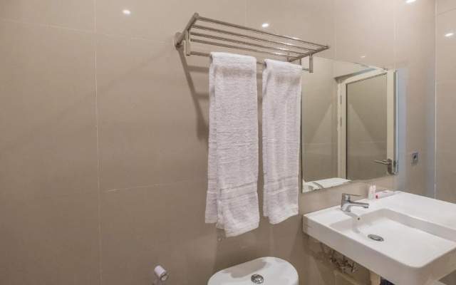 OYO 1679 Hotel Century Makassar