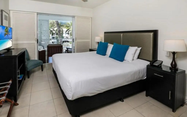 Beach Club Palm Cove 2 Bedroom Luxury Penthouse