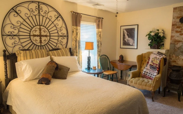 Homestead House B&B