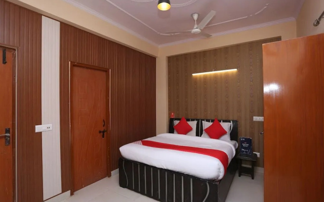 OYO 28264 Chirag House