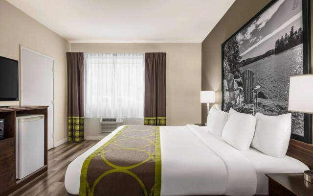 Super 8 by Wyndham Sarnia ON