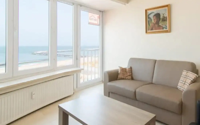 Apartment With Harbour Chanel View
