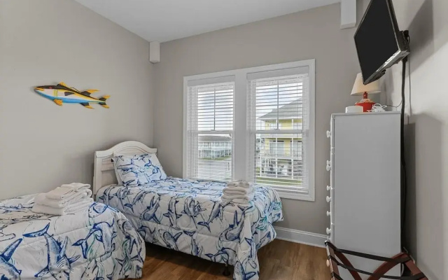 Slack Tide 3 Bedroom Condo by RedAwning