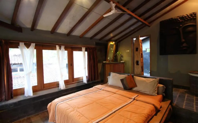 Astuti Gallery Homestay