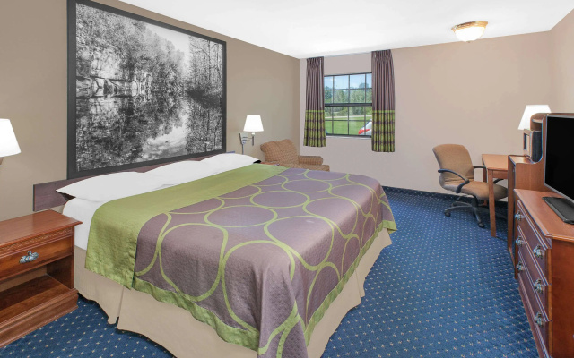 Super 8 by Wyndham Lowell/Bentonville/Rogers Area