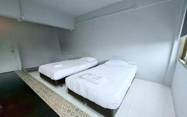OYO 75465 Lucky Hostel (Huai Khwang)