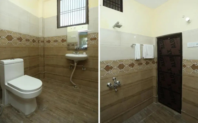 OYO 18817 Hotel Skyzone Madhuvan