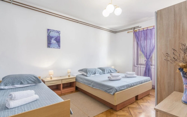 Two Bedrooms Ground Floor Apartment With Private Pool and Garden Near Pula