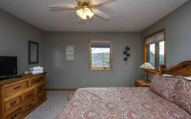 Lured by the Lake 5 Bedroom House
