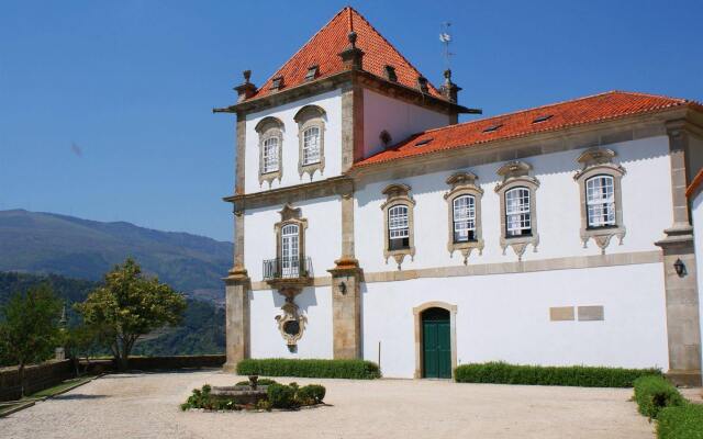 Отель Casa das Torres de Oliveira Португалия, Мезан-Фриу - отзывы, цены и фото номеров - забронировать отель Casa das Torres de Oliveira онлайн вид на фасад