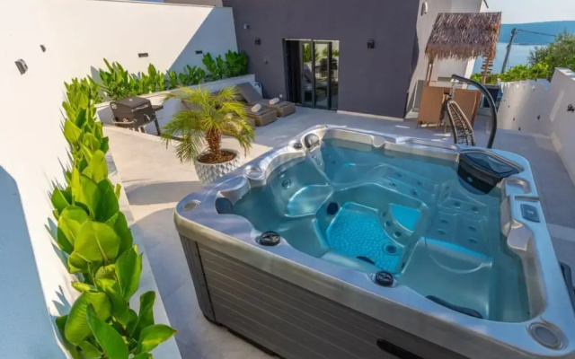 Lorena Stylish Sea View Villa