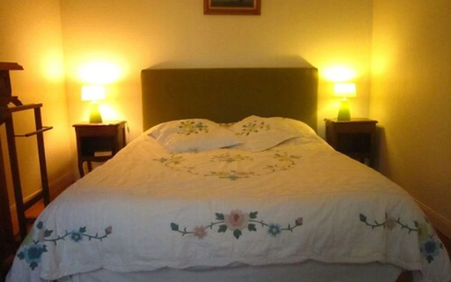 Stunning Holiday Home in Escalles near Sea