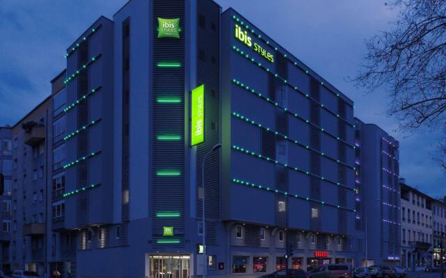 Отель ibis Styles Lyon Confluence Франция, Лион - отзывы, цены и фото номеров - забронировать отель ibis Styles Lyon Confluence онлайн вид на фасад
