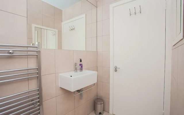 2 Bedroom Flat Near Portobello With Garden