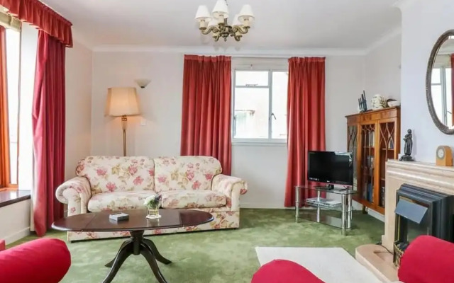 Bay View Esplanade Apartment Overlooking Harbour