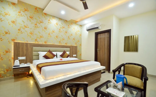 OYO 8666 Hotel The Queen