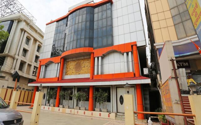 OYO 15468 Hotel Sharda вид на фасад
