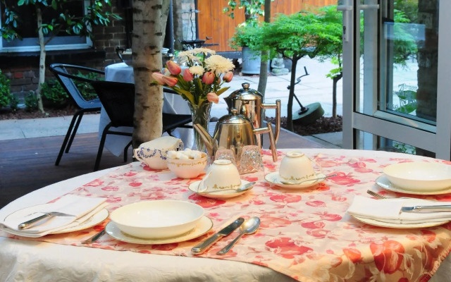 Atrium Apartment Bed & Breakfast