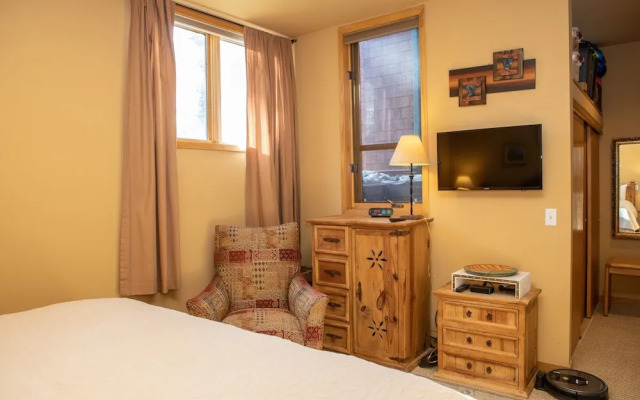 1934 Soda Springs 3 Bedroom Condo by RedAwning