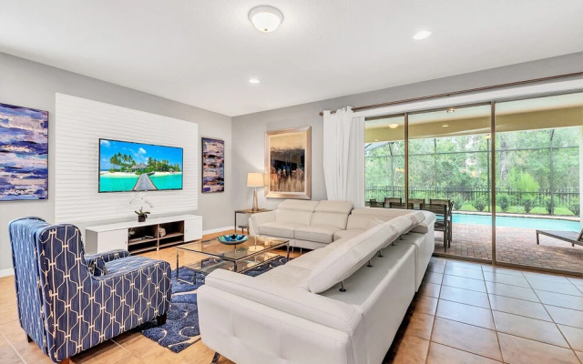 Villa W/ Pool, Movie Theater & Game Roomsleeps 20