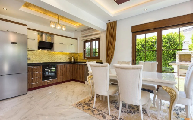 Villa Vista by Villatatilin