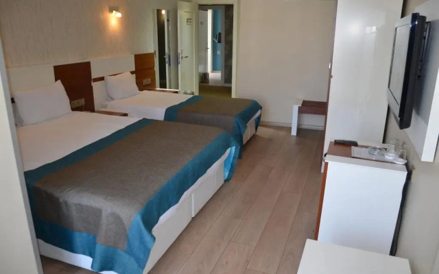 Grand Ahos Hotel