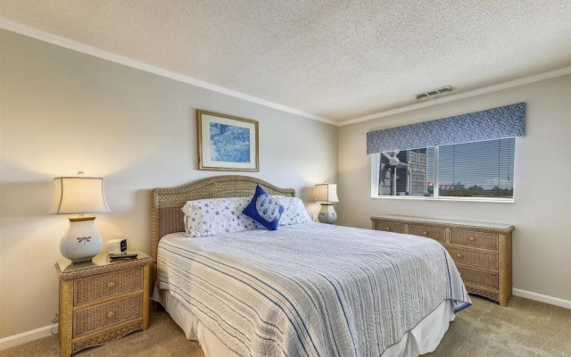 Harbour Island 403l 2 Bedroom Condo by RedAwning