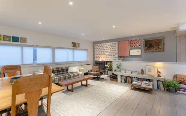 2 Bedroom Home in Hackney With Roof Terrace