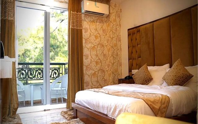 Hotel Saheb's Castle - Best Mountain View & Jacuzzi Suites, McLeodganj