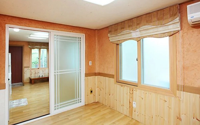 Hongcheon Giwajip View Pension