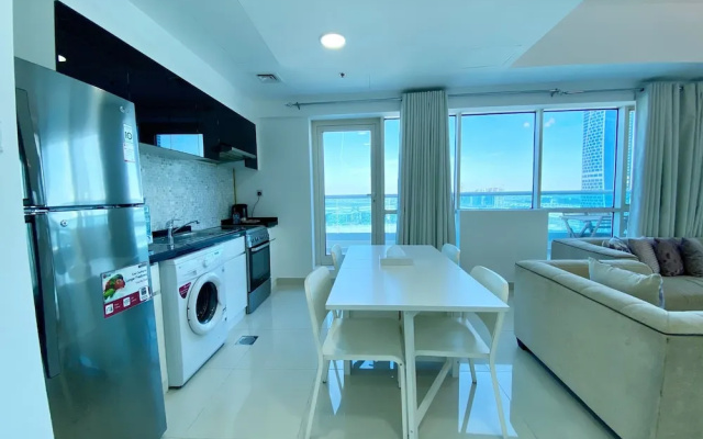 Luxe Apt with Panoramic Views and Terrace