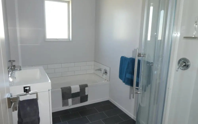 Manuka Retreat