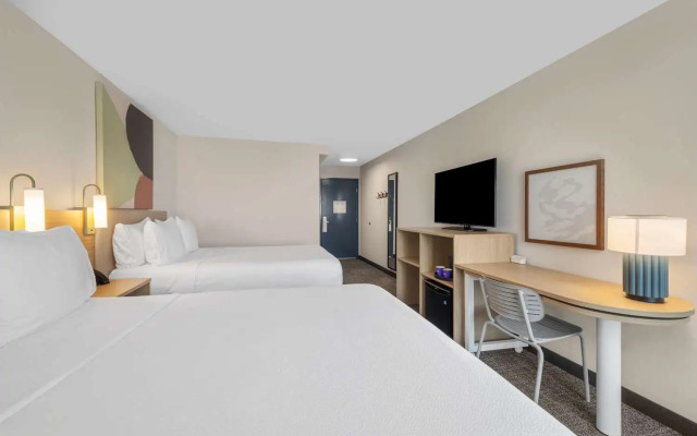 Spark by Hilton Bakersfield Central